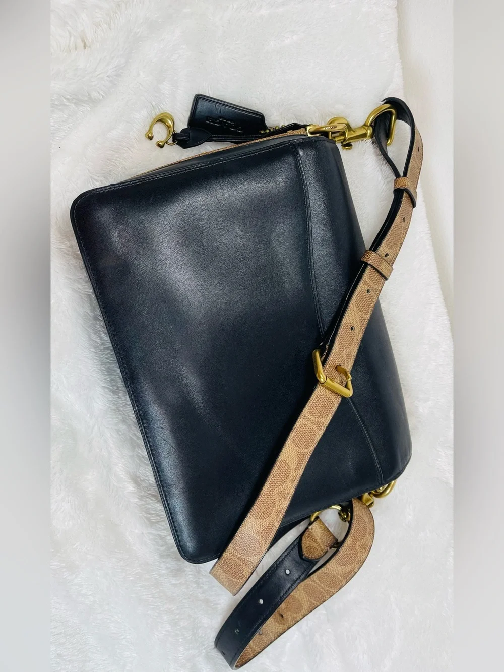 Authentic Coach convertible shoulder/crossbody bag
